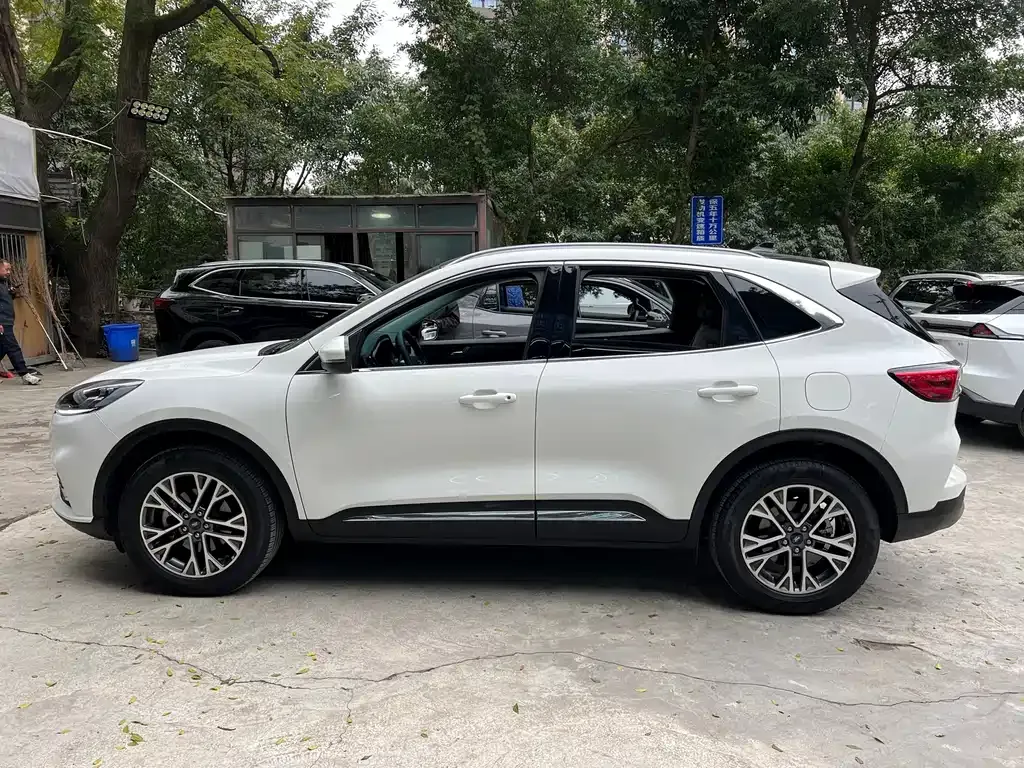 Ford Escape 2023 из CN, фото 6