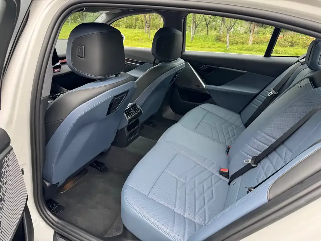 BMW i5 2024 из CN, фото 8
