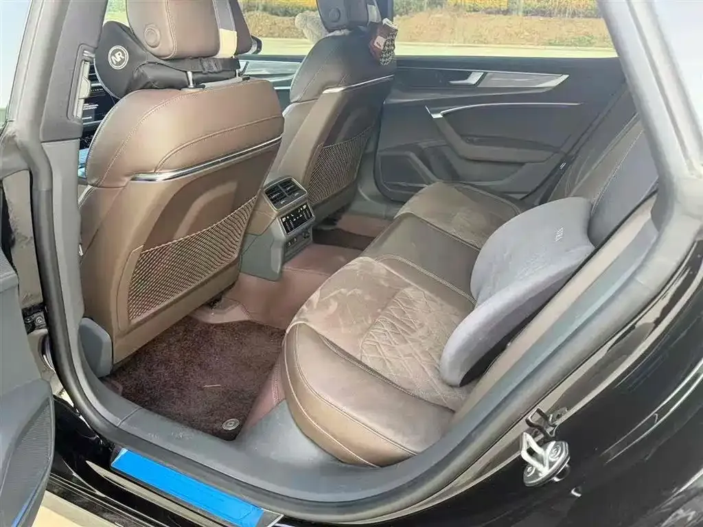 Audi A7L 2023 из CN, фото 7