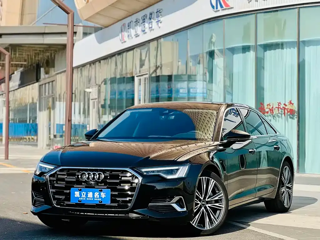 Audi A6L — фото 1