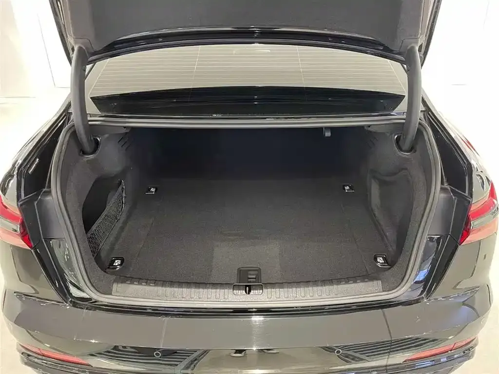 Audi A6L 2023 из CN, фото 6