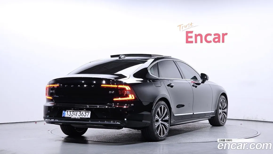 Volvo S90 2024 из KR, фото 2