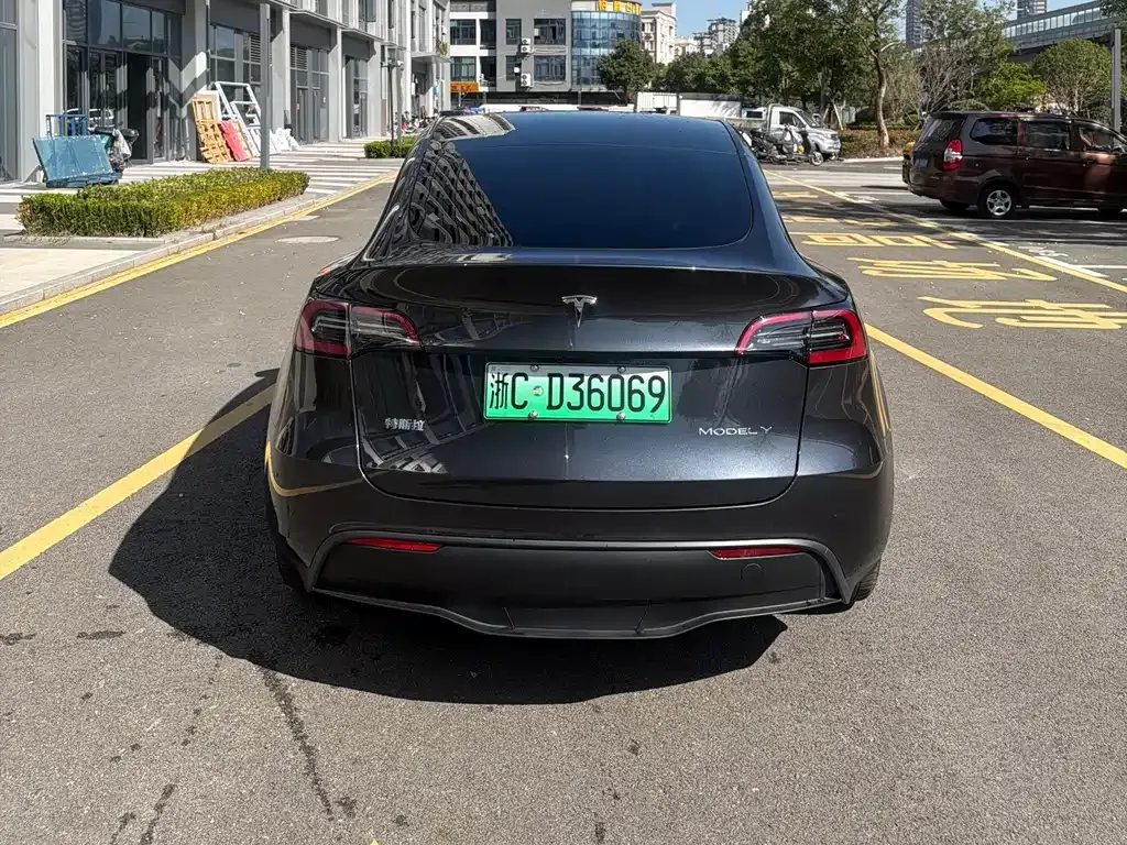 Tesla Model Y — фото 4