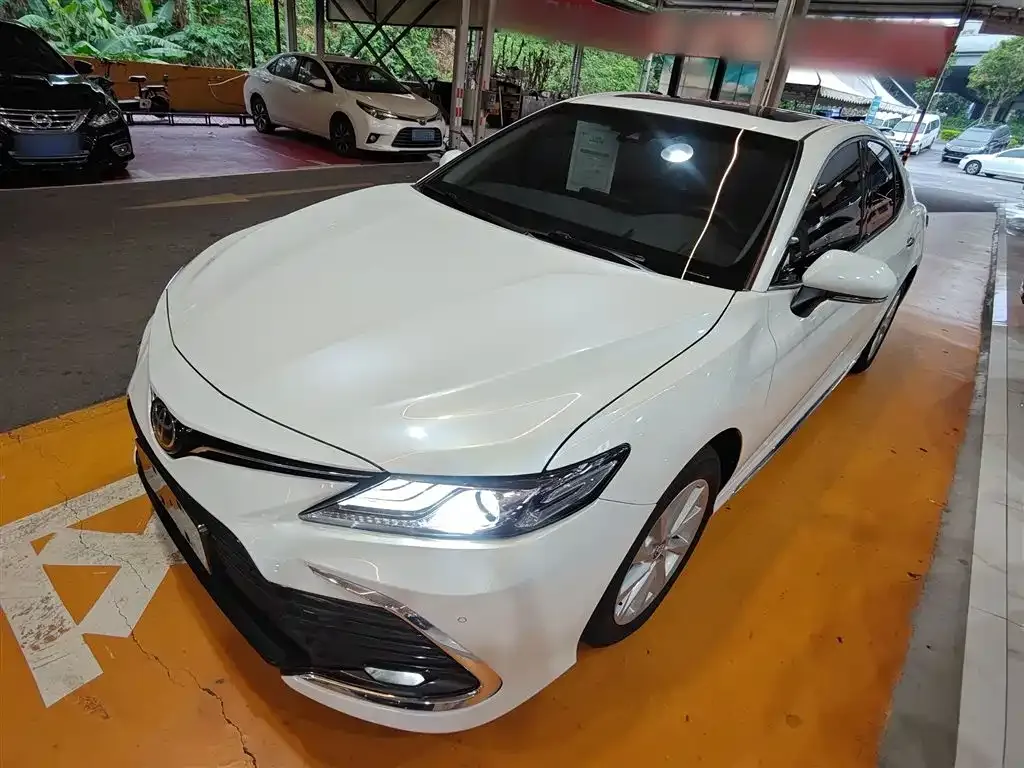 Toyota Camry — фото 2