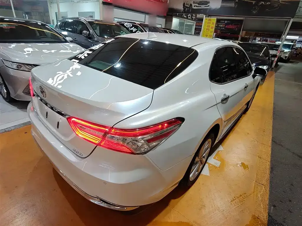 Toyota Camry — фото 7