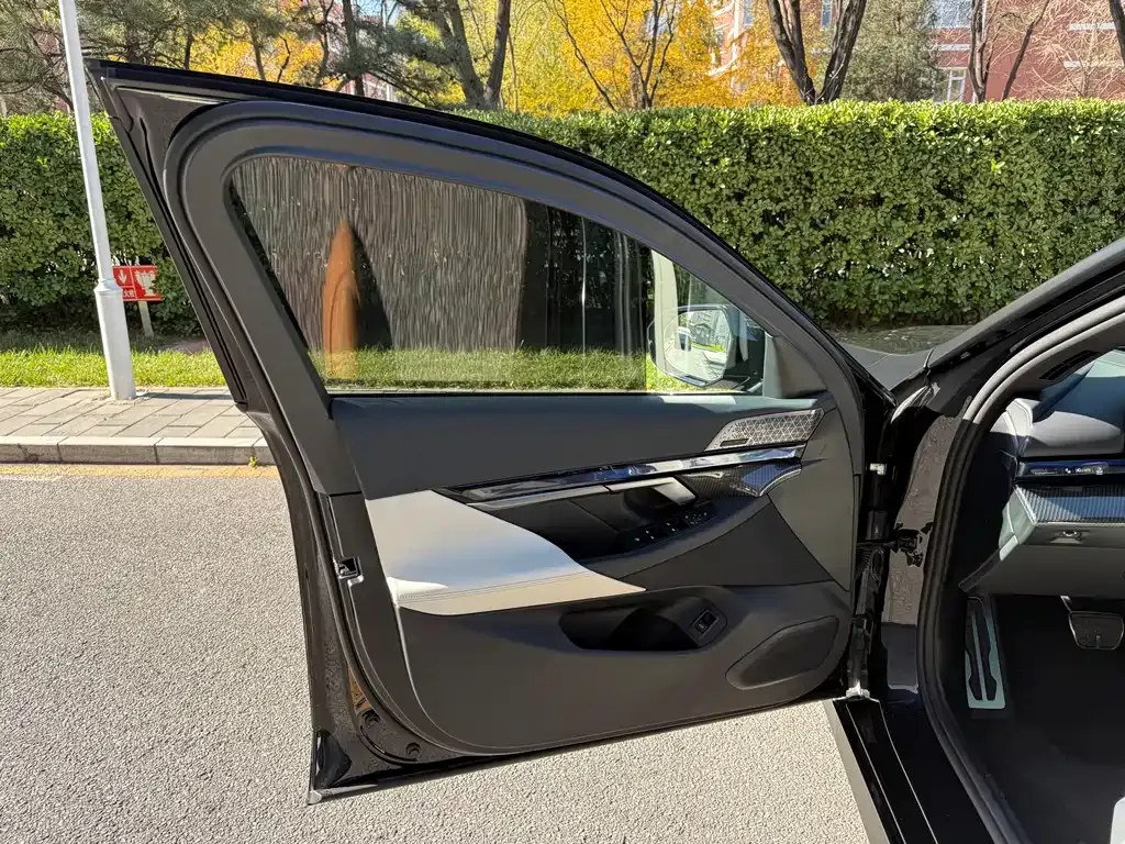 BMW i5 M60 2025 из CN, фото 7