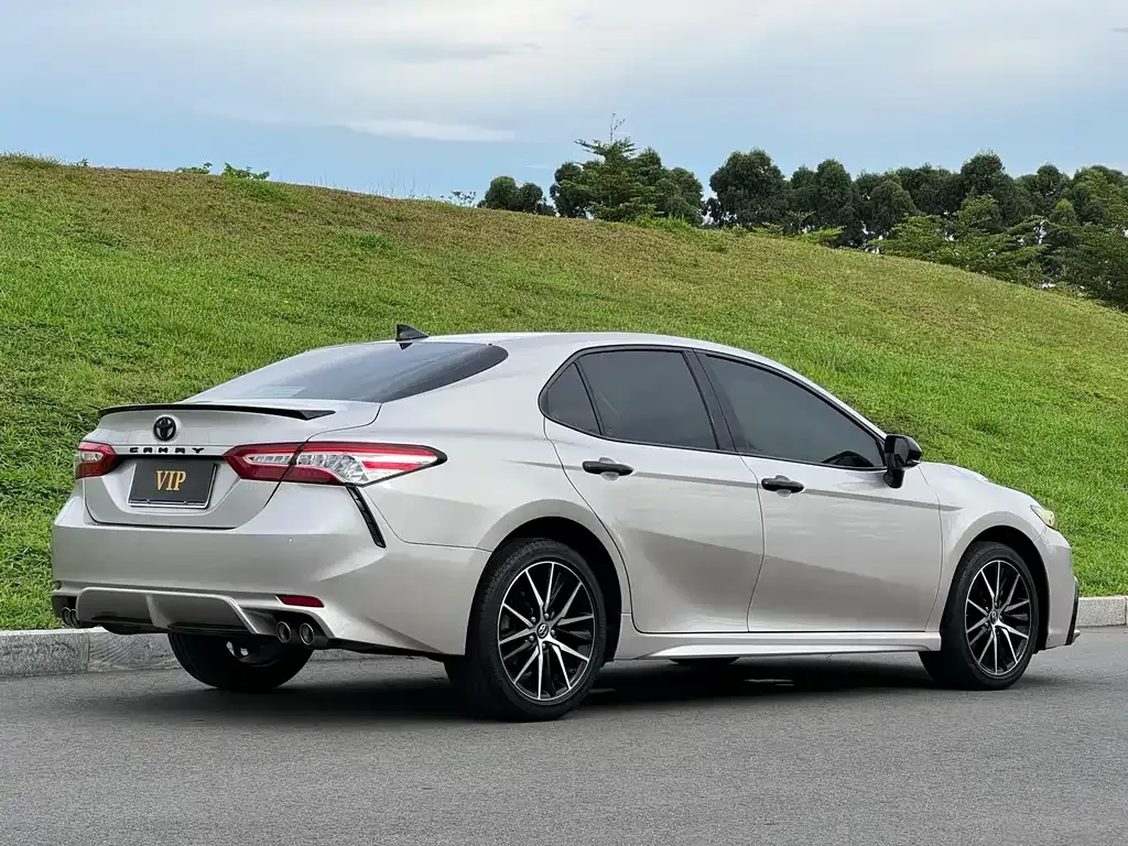 Toyota Camry — фото 7