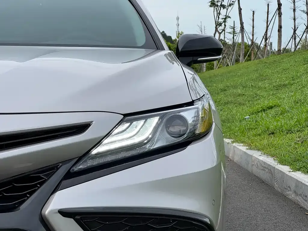 Toyota Camry — фото 8