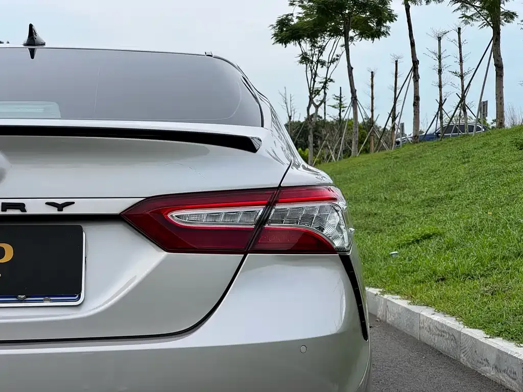 Toyota Camry — фото 9
