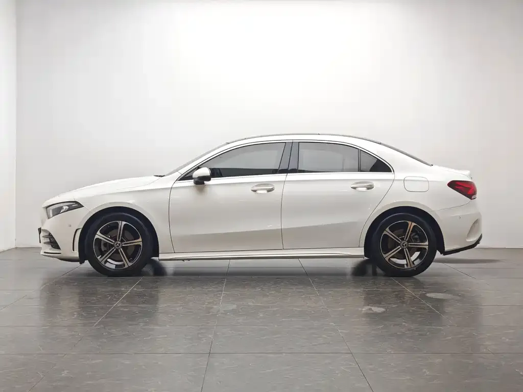 Mercedes-Benz A-Class 2023 из CN, фото 10