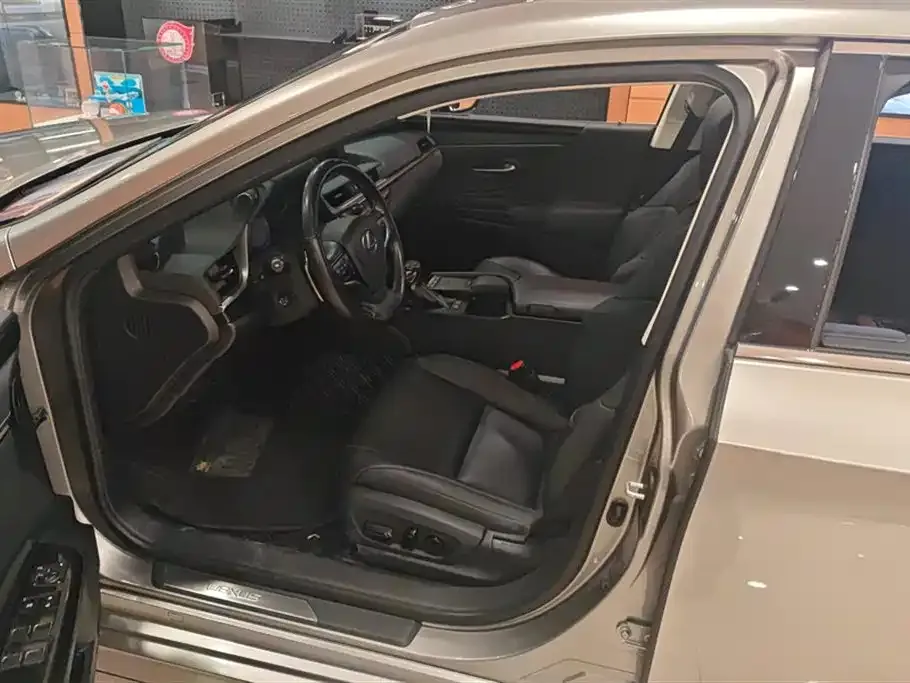 Lexus ES 2021 из CN, фото 9