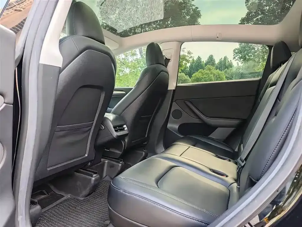 Tesla Model Y 2023 из CN, фото 8