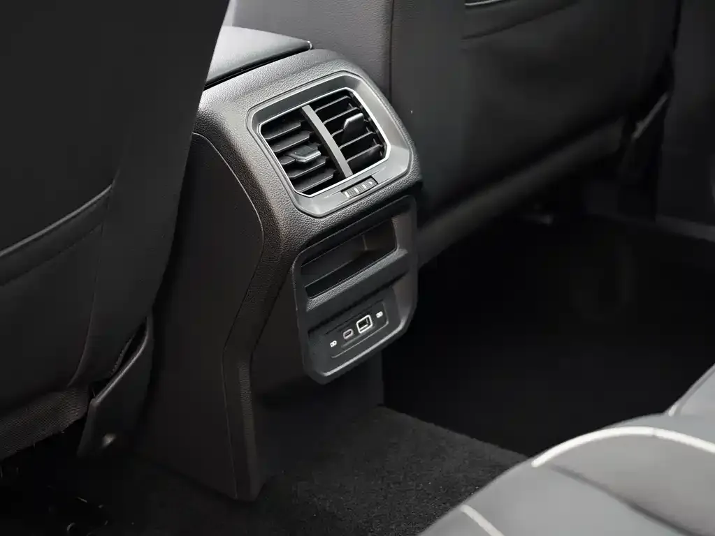 Volkswagen Tiguan L 2024 из CN, фото 6