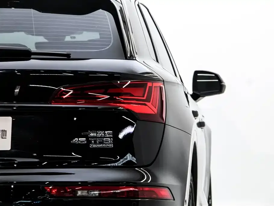Audi Q5L — фото 10