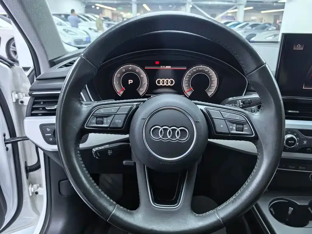 Audi A4L 2021 из CN, фото 5
