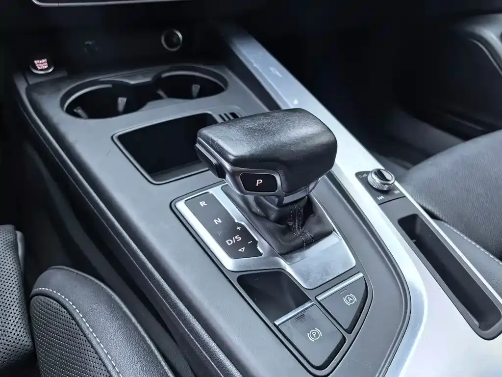 Audi A4L 2021 из CN, фото 8