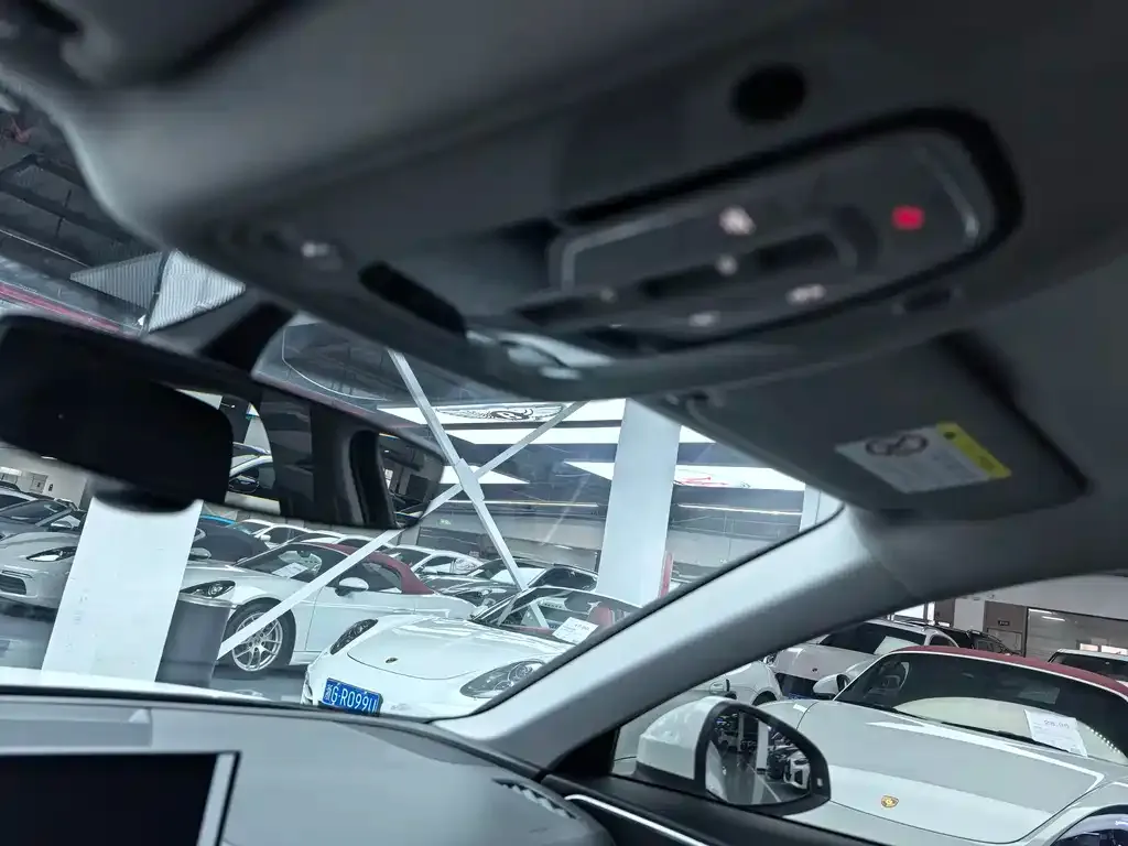 Audi A4L 2021 из CN, фото 9