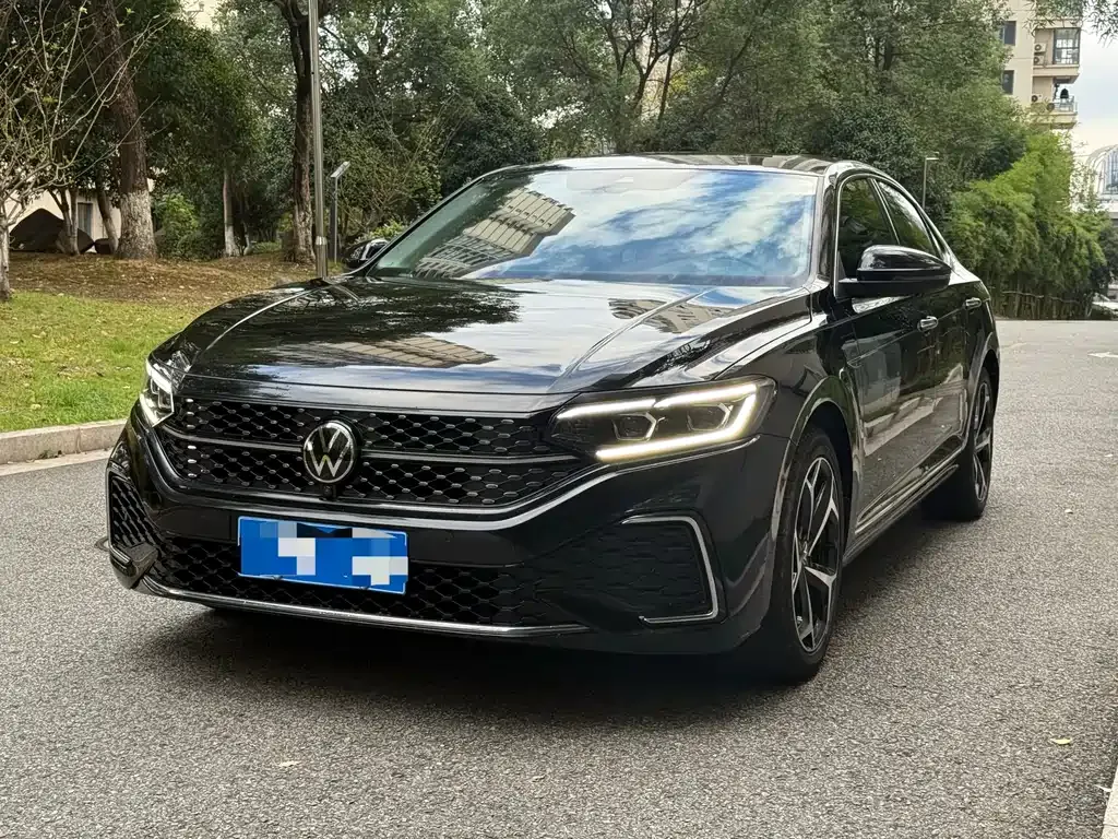 Volkswagen Passat 2023 из CN, фото 1