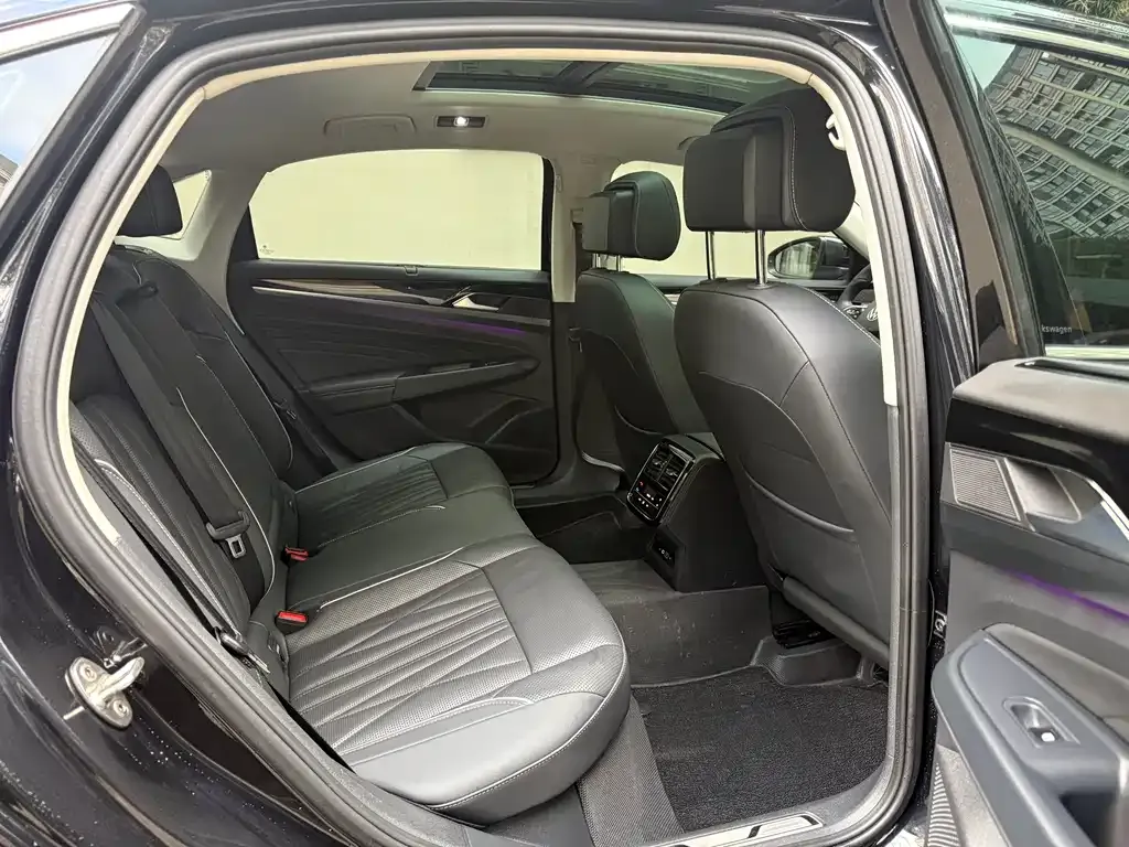 Volkswagen Passat 2023 из CN, фото 10