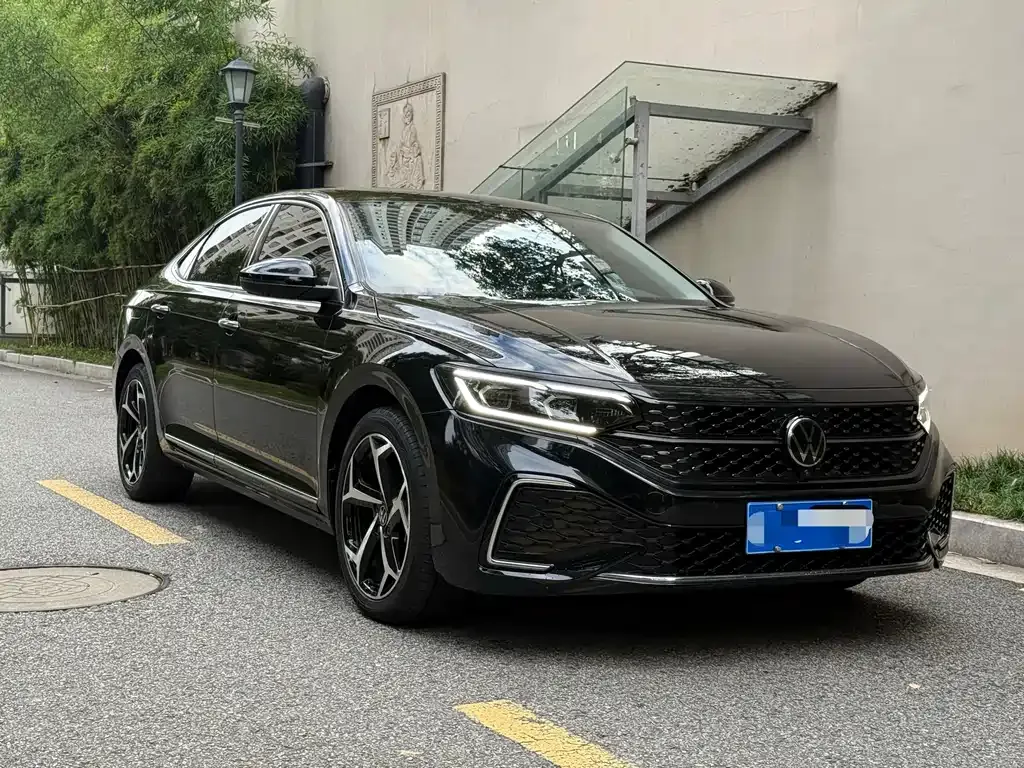 Volkswagen Passat 2023 из CN, фото 3