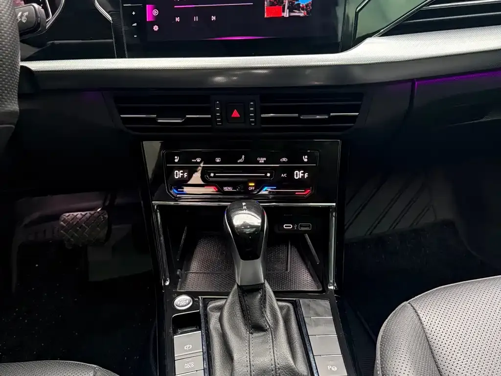 Volkswagen Passat 2023 из CN, фото 6