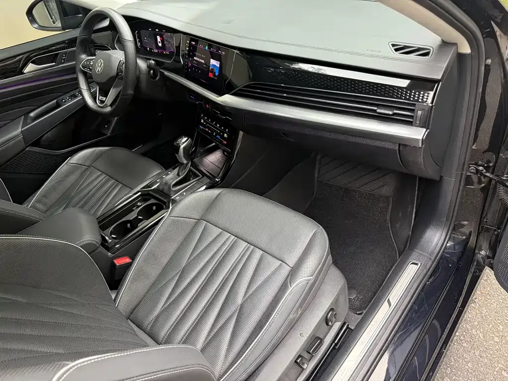 Volkswagen Passat 2023 из CN, фото 9