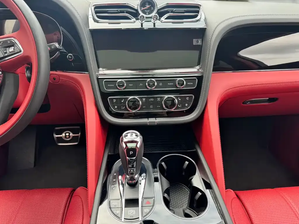 Bentley Bentayga 2023 из CN, фото 10