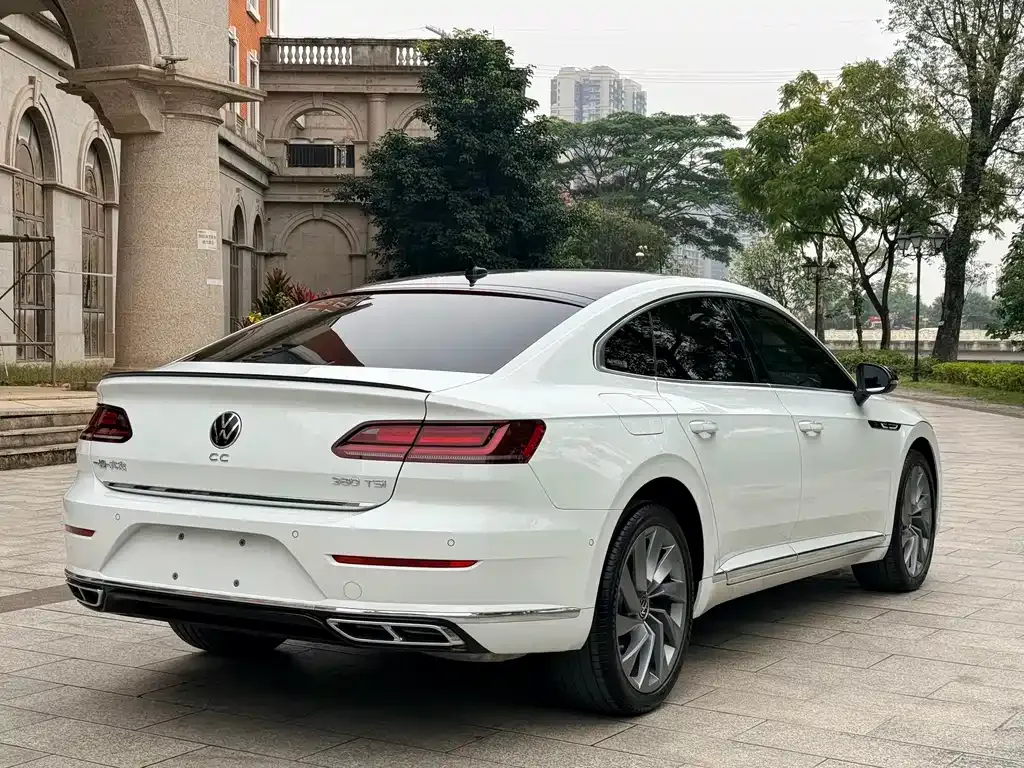 Volkswagen CC 2023 из CN, фото 10