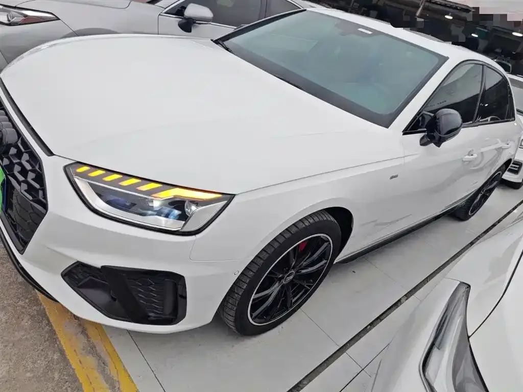 Audi A4L 2022 из CN, фото 5