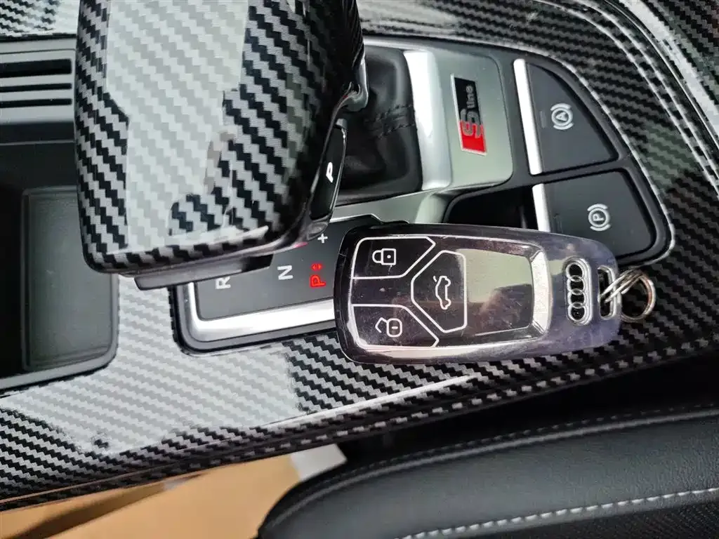 Audi A4L 2022 из CN, фото 9