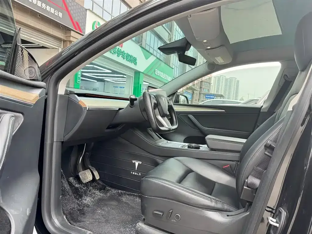 Tesla Model Y — фото 2