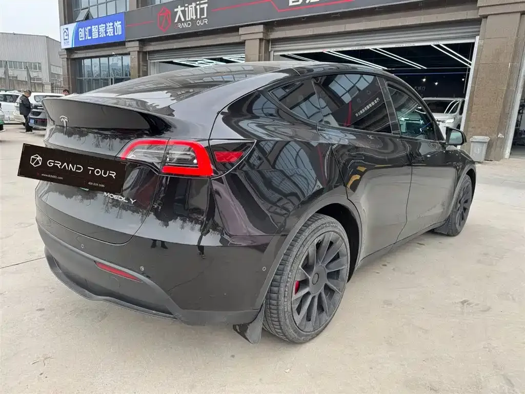 Tesla Model Y — фото 4