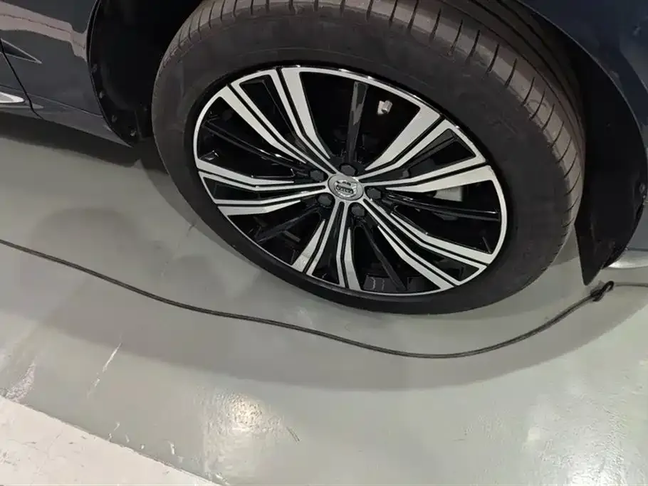Volvo XC60 PHEV 2021 из CN, фото 6