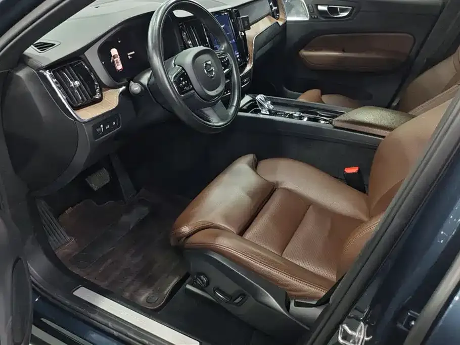 Volvo XC60 PHEV 2021 из CN, фото 9