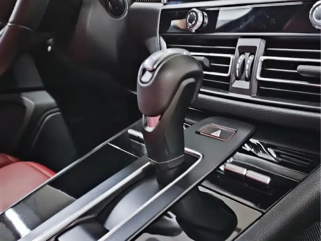 Porsche Macan 2025 из CN, фото 4