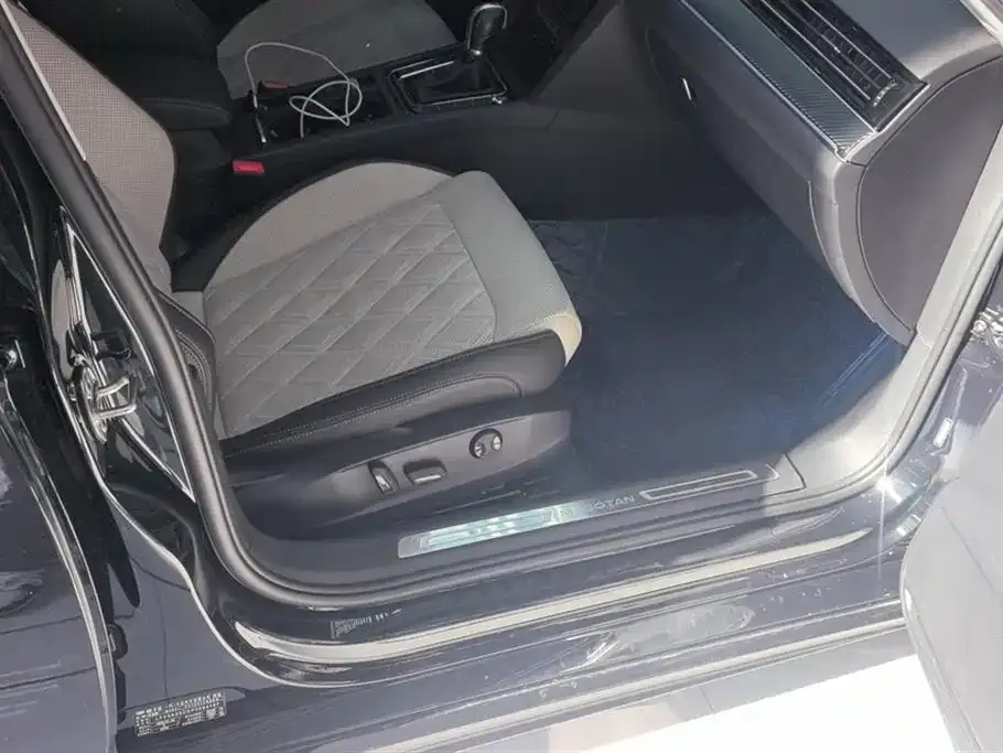 Volkswagen Magotan 2023 из CN, фото 8