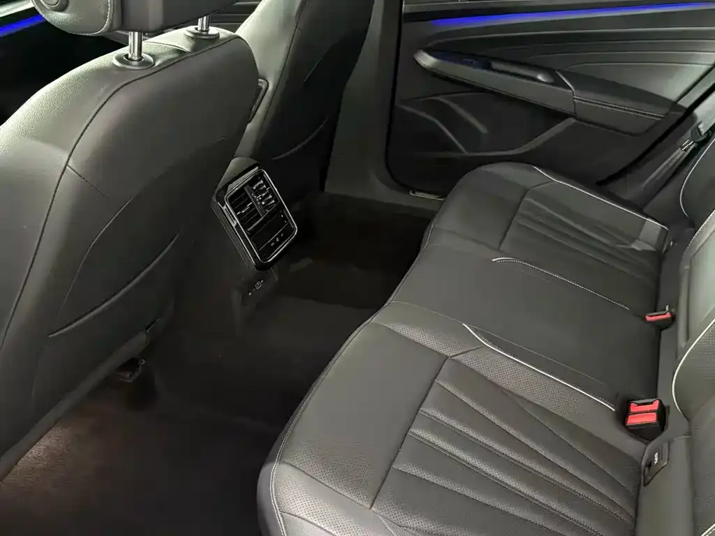 Volkswagen Passat 2024 из CN, фото 8