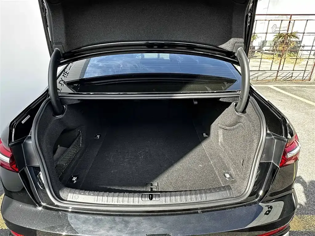 Audi A6L 2022 из CN, фото 9