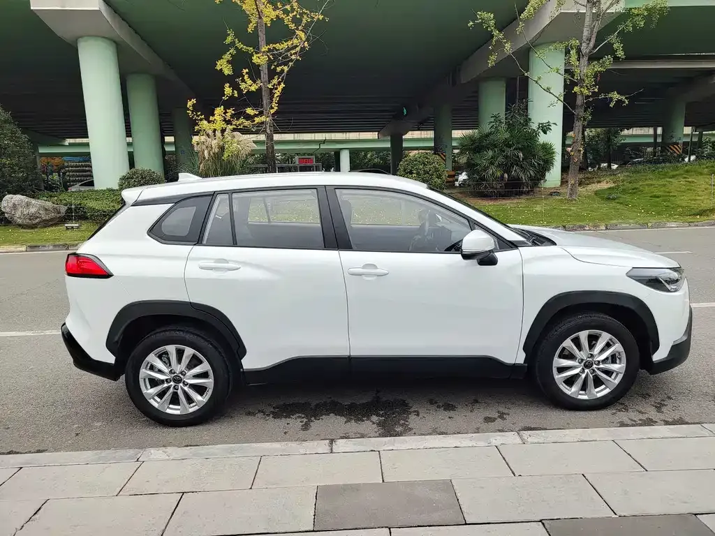 Toyota Corolla Cross 2023 из CN, фото 4