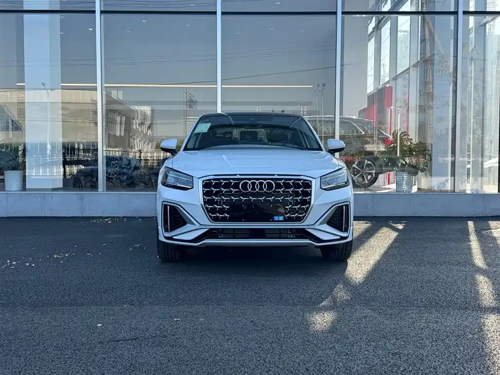 Audi Q2L 2025 из CN, фото 2
