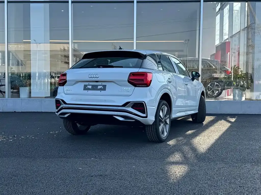 Audi Q2L 2025 из CN, фото 4