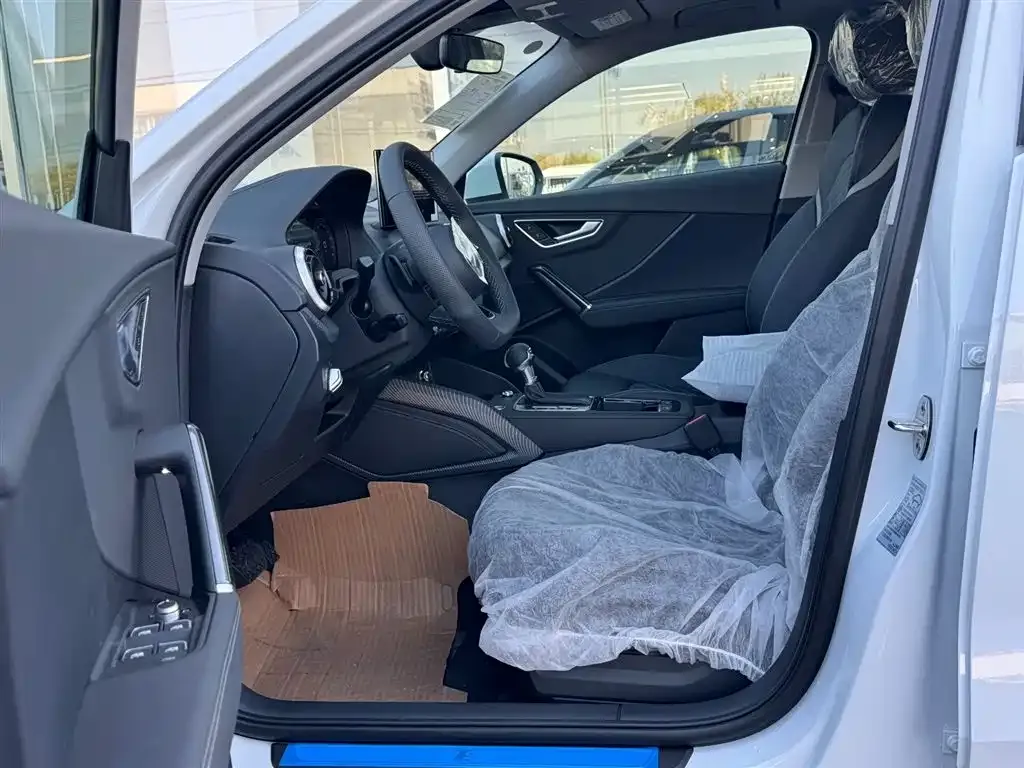 Audi Q2L 2025 из CN, фото 5