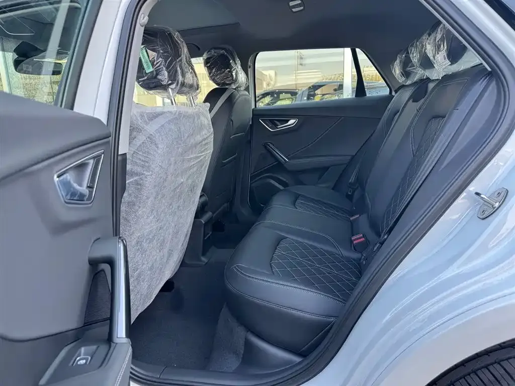 Audi Q2L 2025 из CN, фото 6