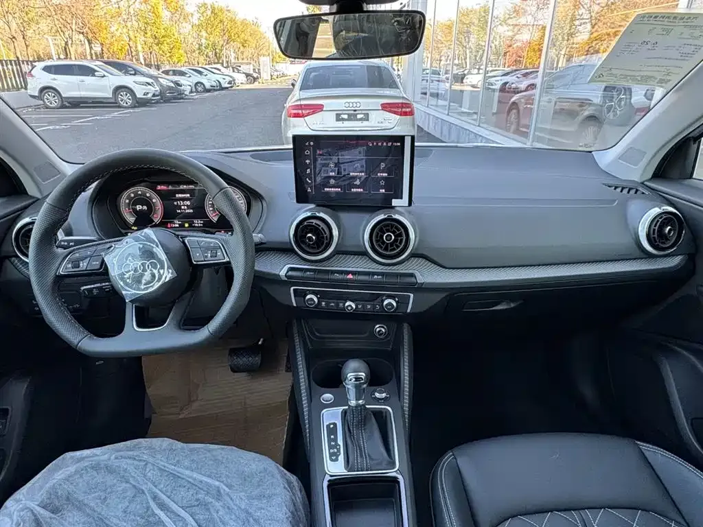 Audi Q2L 2025 из CN, фото 8