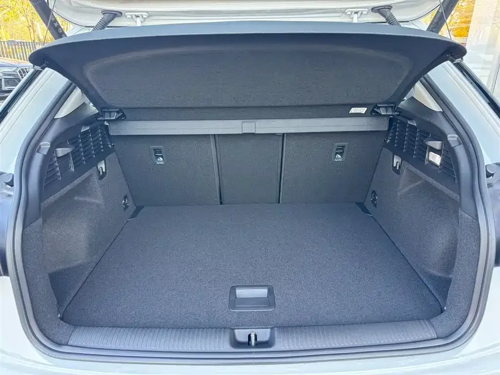 Audi Q2L 2025 из CN, фото 9