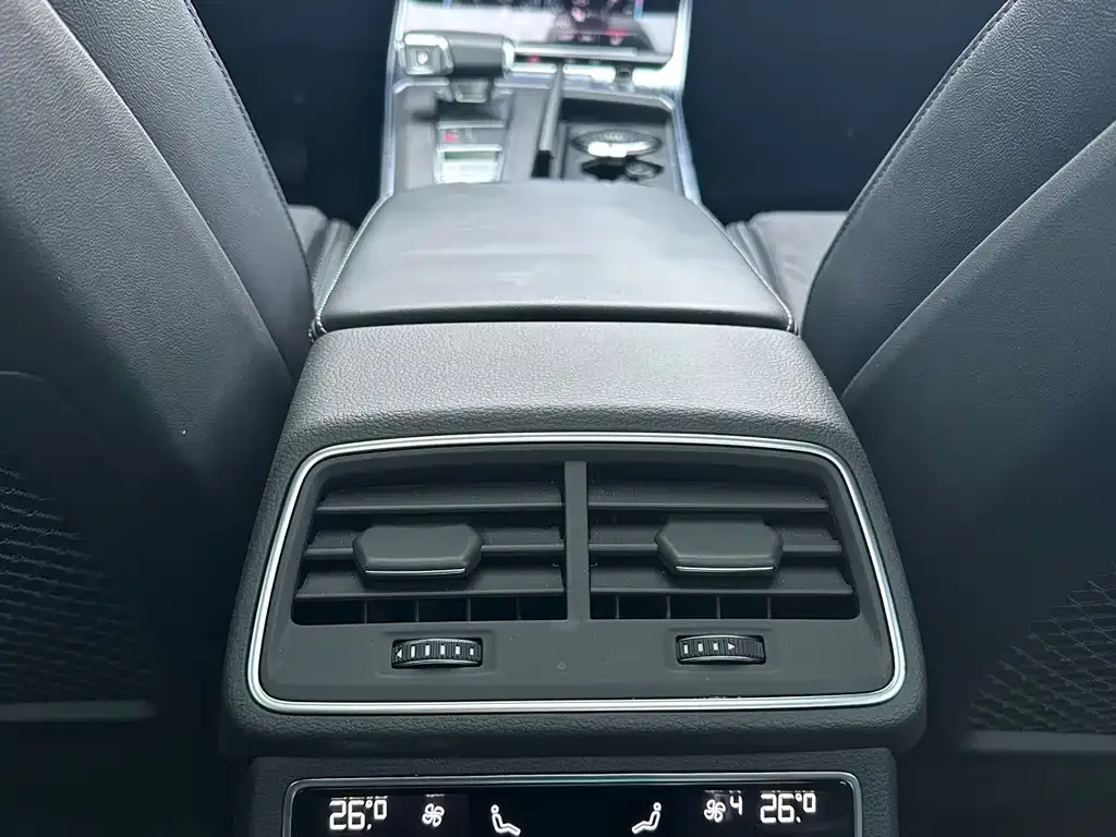 Audi A6L 2023 из CN, фото 9