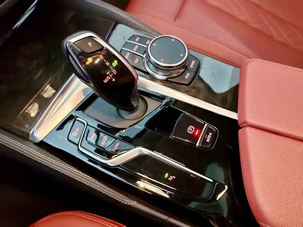 BMW 5 Series 2024 из CN, фото 9