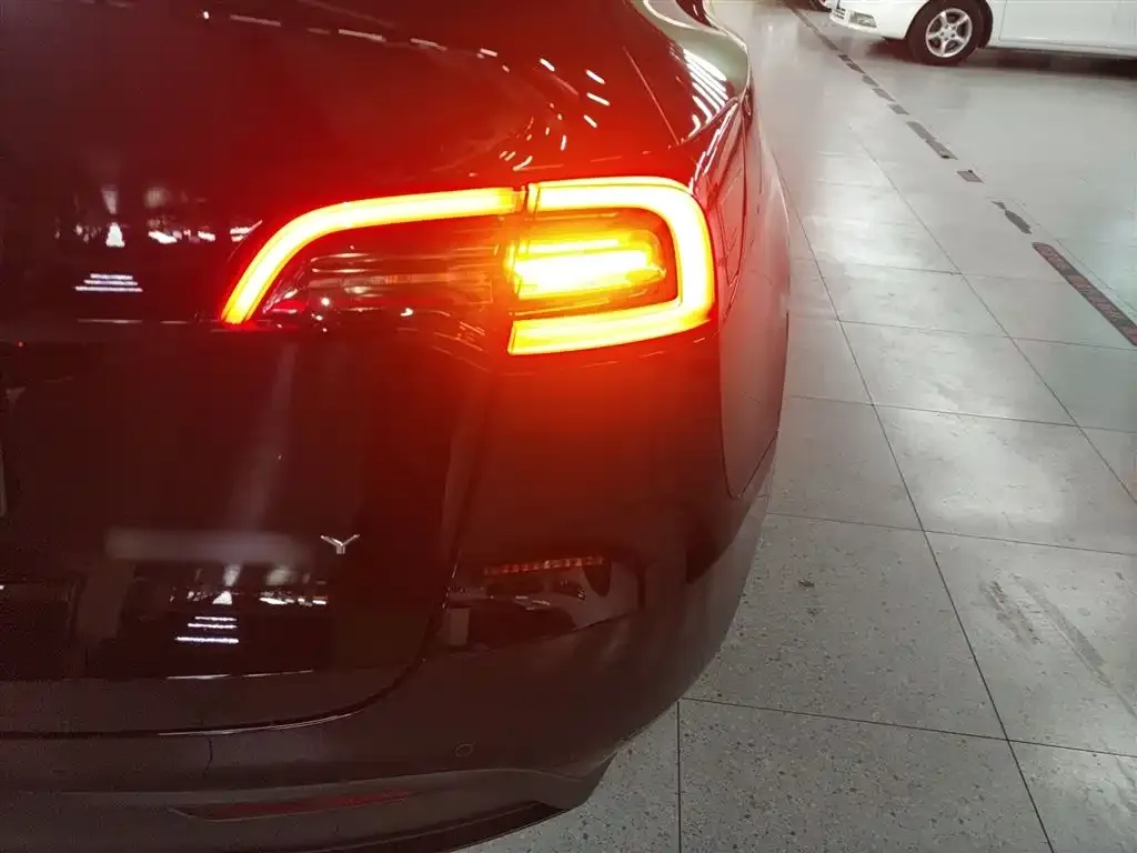 Tesla Model Y 2023 из CN, фото 8