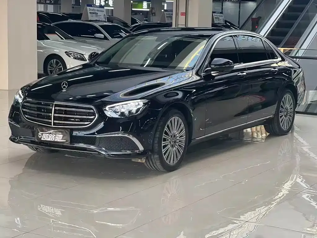 Mercedes-Benz E-Class — фото 1