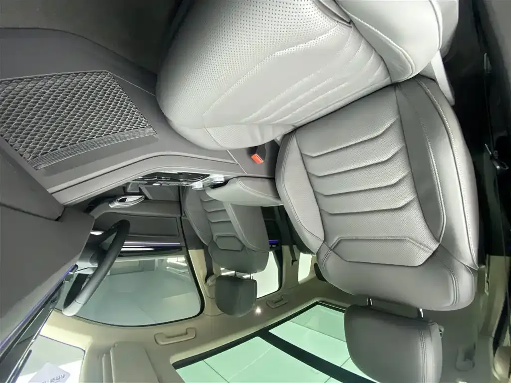 Volkswagen Touareg 2023 из CN, фото 10